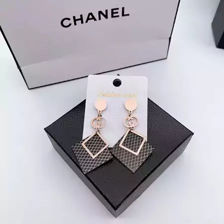 グッチ ピアス 耳アクセ 大層 スクエア型ペンダント