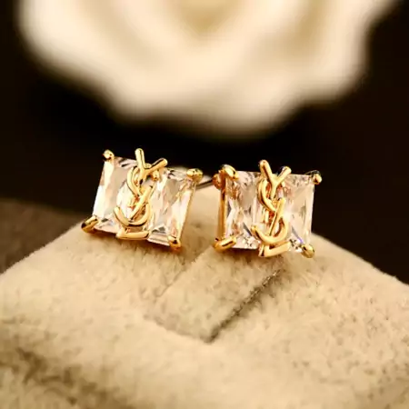 YSL キャッチピアス 可愛い