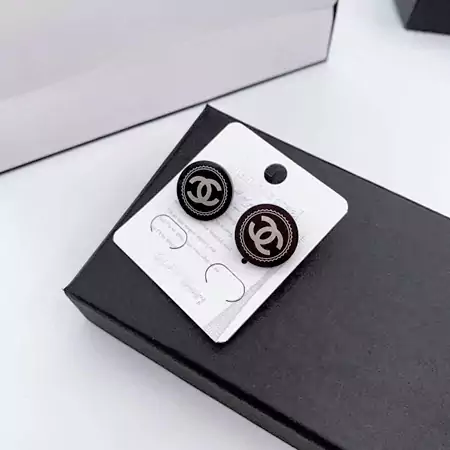 ピアス