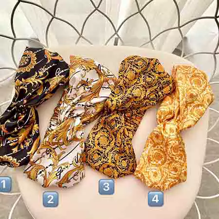 ヴェルサーチ ヘアバンド 女性愛用 上品