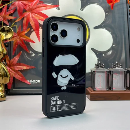 ア・ベイシング・エイプ iPhone17プロケース