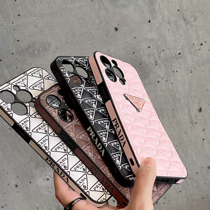 革 Prada iphone16/16proレンズ保護ケース メタルロゴ 型押し ブランドロゴ 字母プリントプラダスマホケースSC23110304