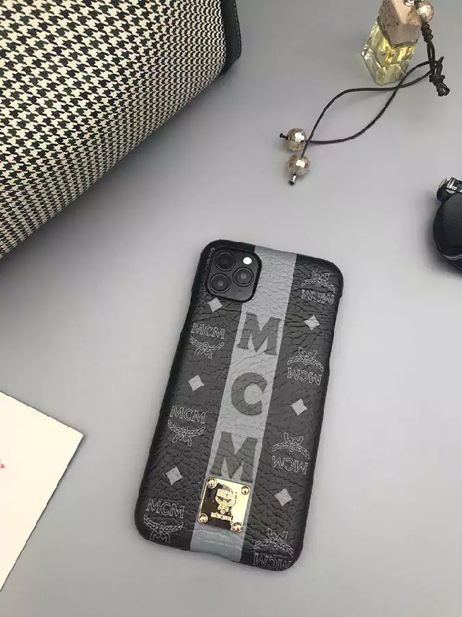 エムシーエム クロスボディiphone16 15pro maxケースTPU 人気 ブランド 韓国 セレブ愛用 MCM スマホケースジャケット型 お洒落 お揃いSC2081352