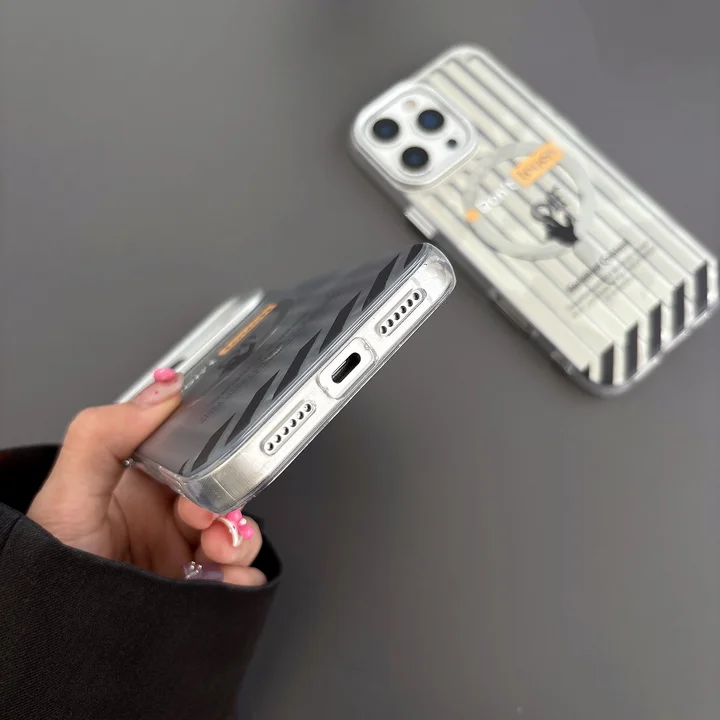  シルバースマホケース